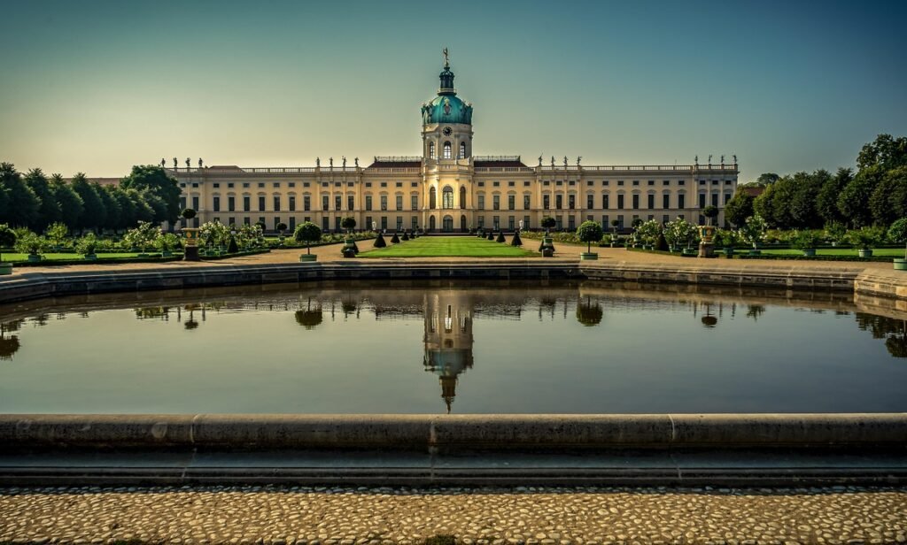 Exclusive luxury incentive travel dinner in a Berlin royal palace.